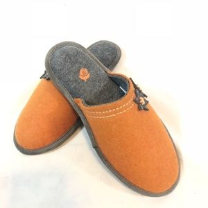 acorn brand slippers